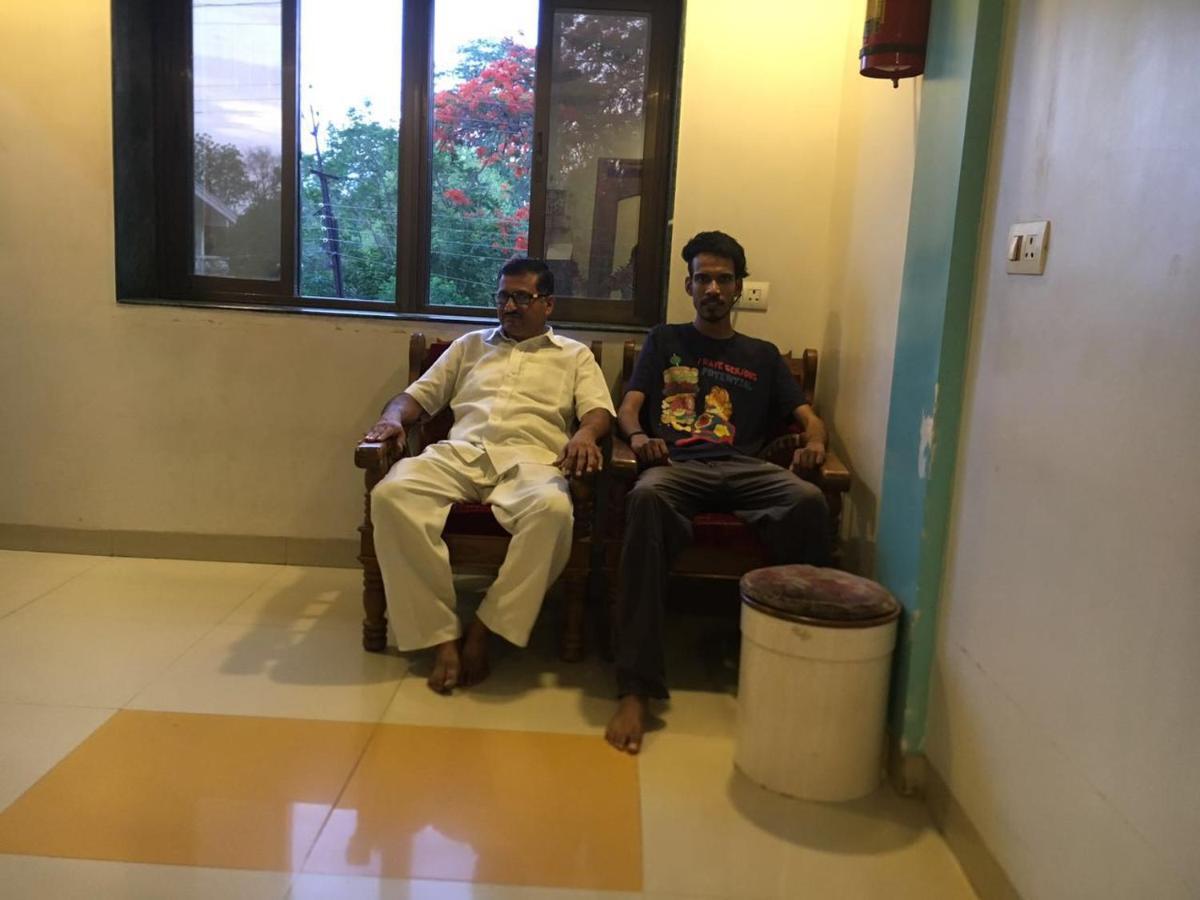 Shirpur Hotel Sairaj Palace المظهر الخارجي الصورة