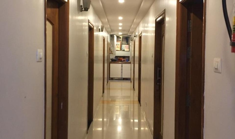 Shirpur Hotel Sairaj Palace المظهر الخارجي الصورة
